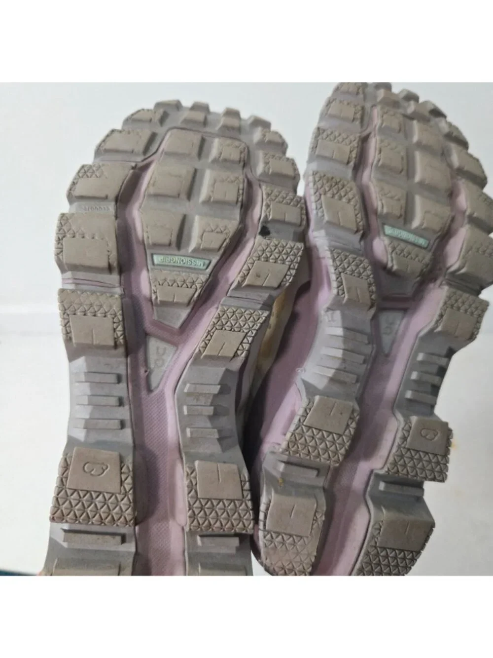 On Cloudventure Women's Size 7 Waterproof in Ice/Heron Running Shoes